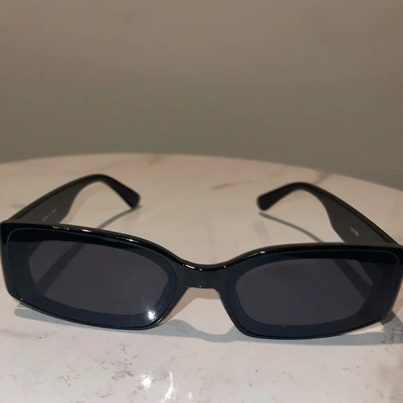 BLACK SUNGLASSES TRENDY 90’s VIBE - Picture 2 of 2